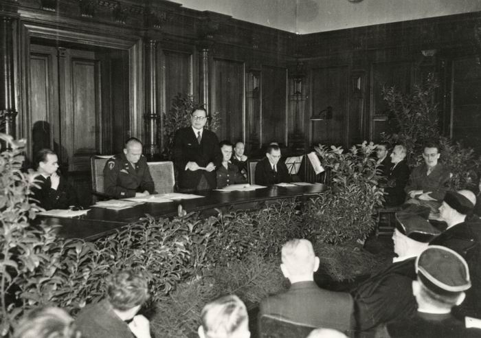 Anschlag: "Wiederaufnahme der Tätigkeit der Gerichte" in der Provinz Starkenburg, Juni 1945