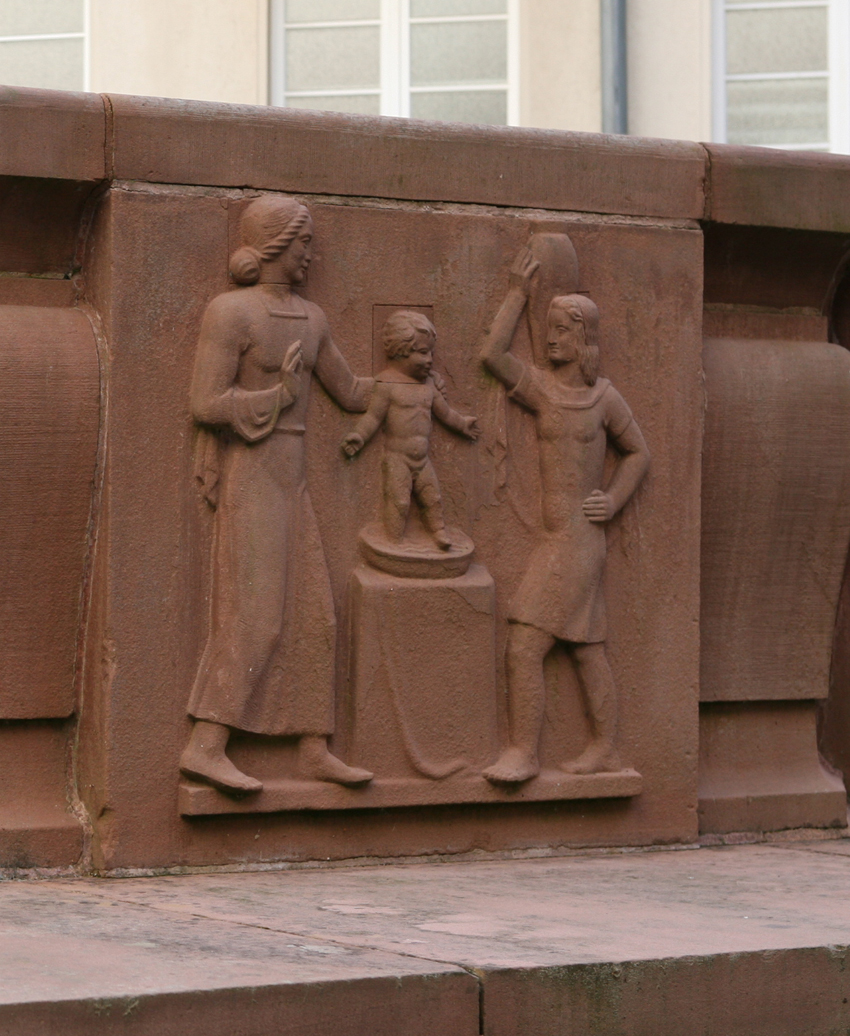 Figurenbrunnen im Innenhof