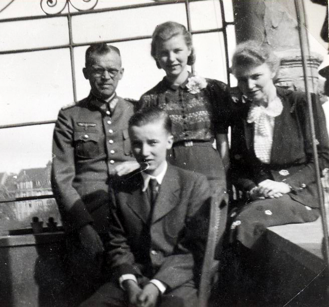 Bilder von Erich und Cläre Fellgiebel mit den Kindern Walther-Peer, Susanne und Gert