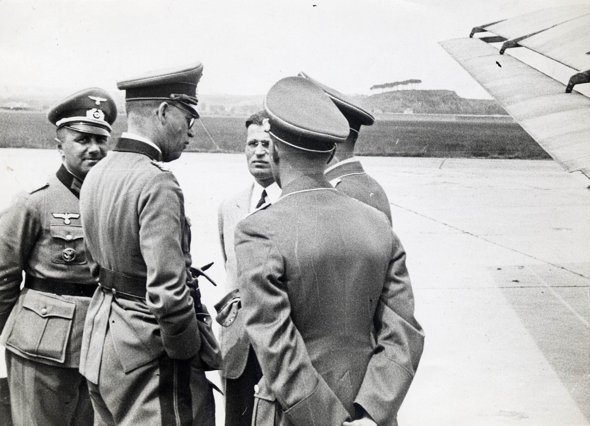 Bilder von General Fellgiebel mit einer Junkers Ju-52