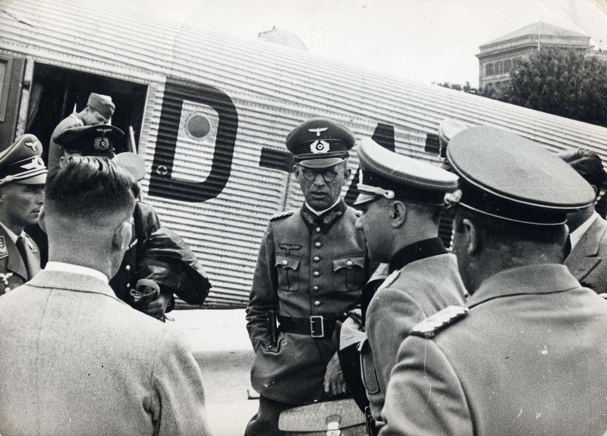 Bilder von General Fellgiebel mit einer Junkers Ju-52