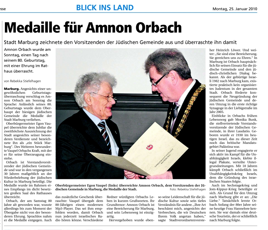 Amnon Orbach,  der Vorsitzende der Jüdischen Gemeinde Marburg,  mit der Medaille der Stadt Marburg geehrt, 25. Januar 2010