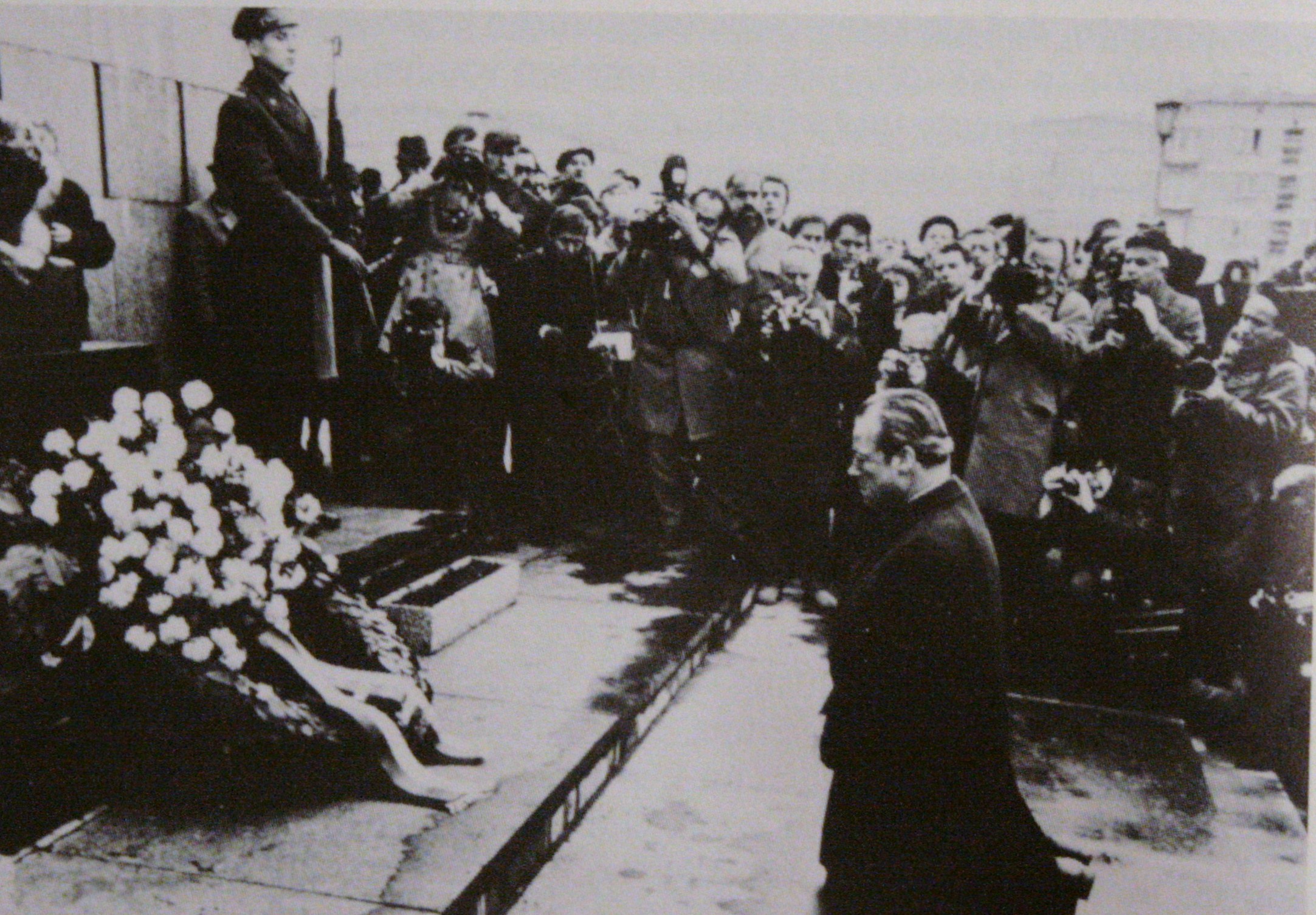 Vertrag zwischen der Bundesrepublik Deutschland und der Volksrepublik Polen über die Grundlagen der Normalisierung ihrer gegenseitigen Beziehungen (Warschauer Vertrag, unterzeichnet am 7.12.1970)