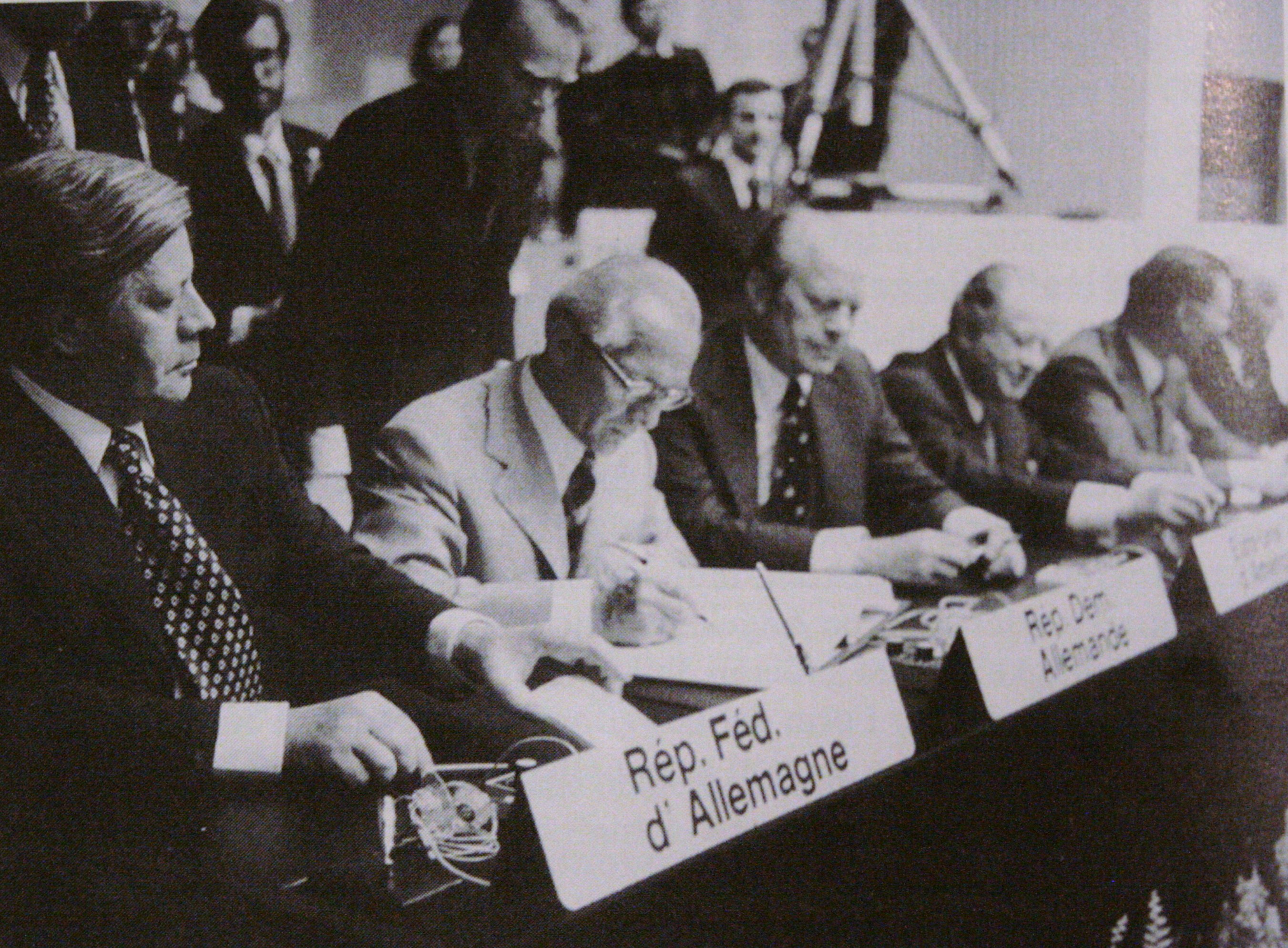 Aus der Schlußakte der "Konferenz über Sicherheit und Zusammenarbeit in Europa" (KSZE), verabschiedet in Helsinki am 1. August 1975