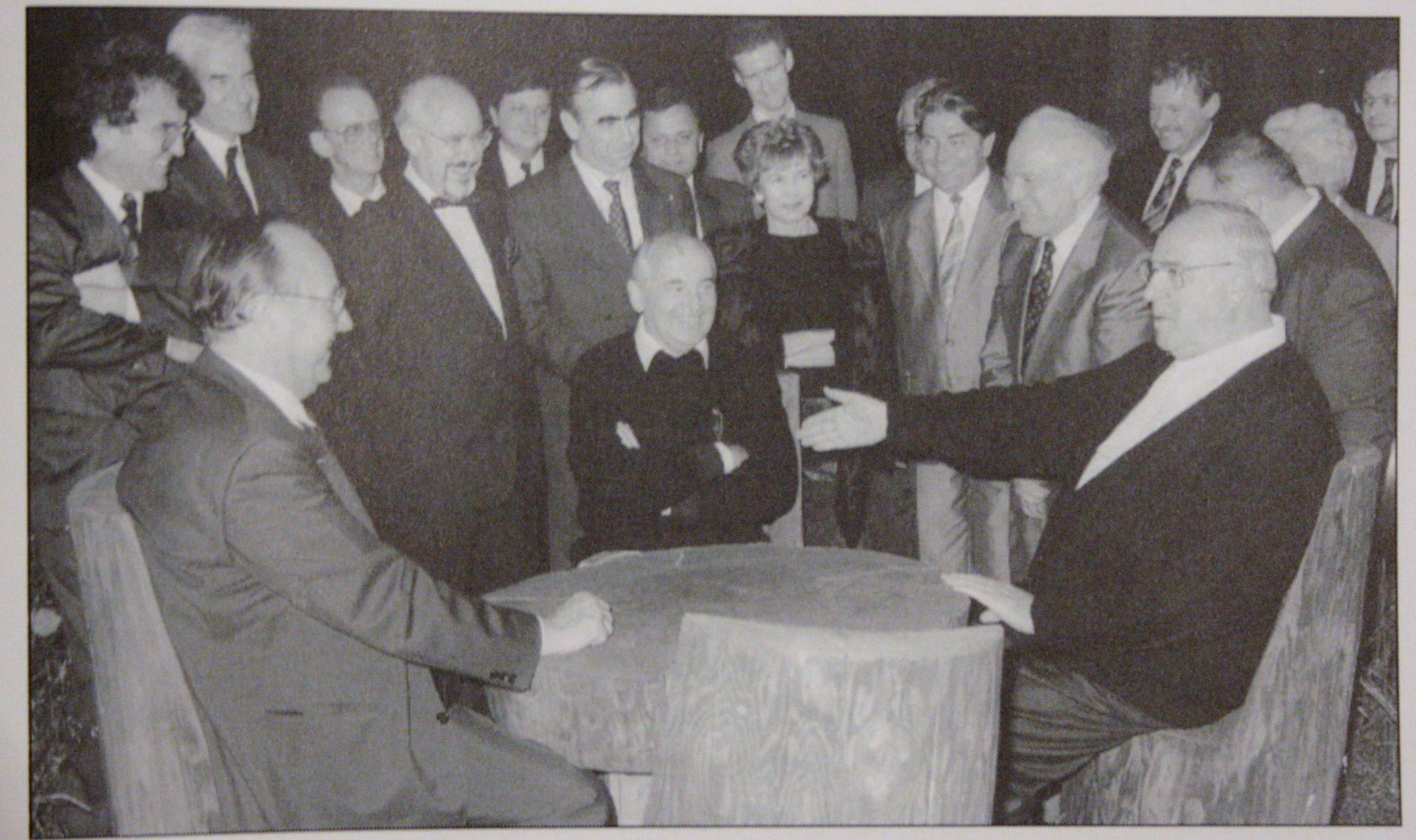 Die Zustimmung der Sowjetunion zur deutschen Einheit: Erklärung von Bundeskanzler Helmut Kohl über die Ergebnisse seines Besuchs in der Sowjetunion, abgegeben von der Presse in Schelesnowodsk im Kaukasus am 16. Juli 1990