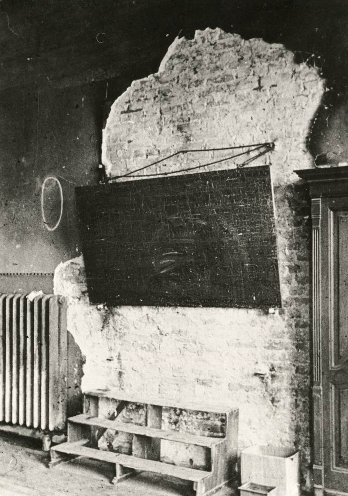 Foto: Tafel in der Mornewegschule Darmstadt 1945