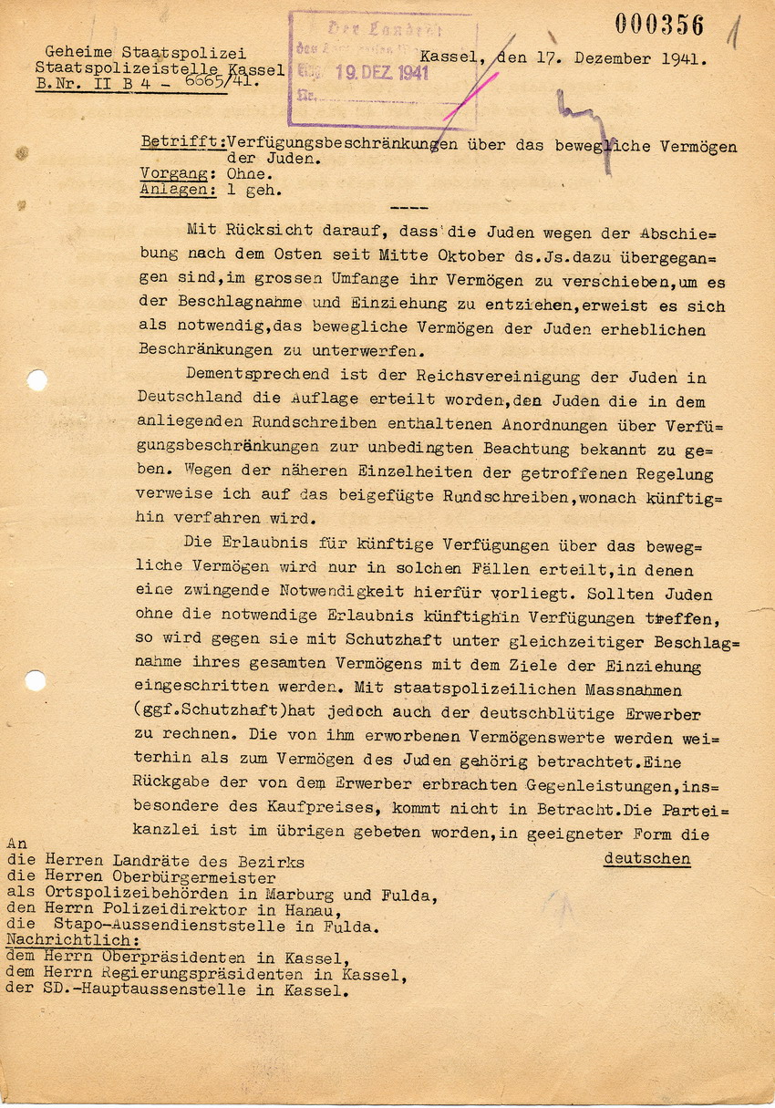 Schreiben der Staatspolizeistelle in Kassel betreffend "Verfügungsbeschränkungen über das bewegliche jüdische Vermögen", 17. Dezember 1941.