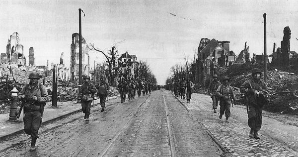 Kriegsende und Besatzung: 1.1. Einmarsch der Amerikaner
Kriegsende und Besatzung: 1.1. Einmarsch der Amerikaner